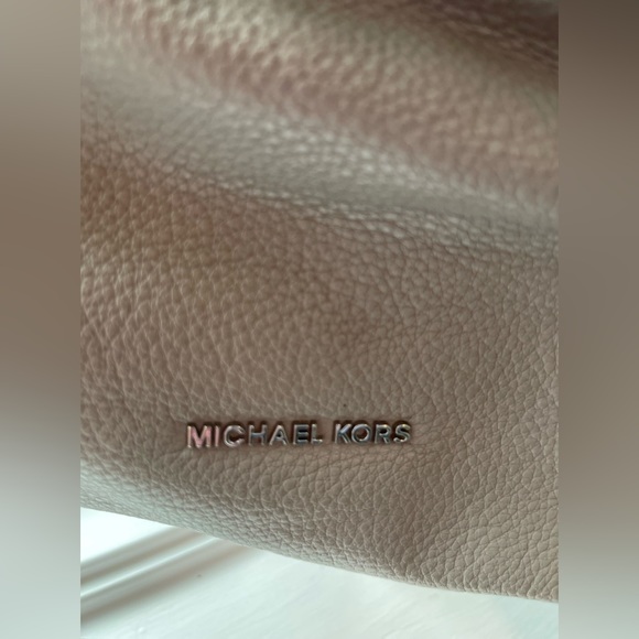 EUC large Michael kors shoulder bag. Matching wallet/ wristlet also listed - Picture 2 of 6